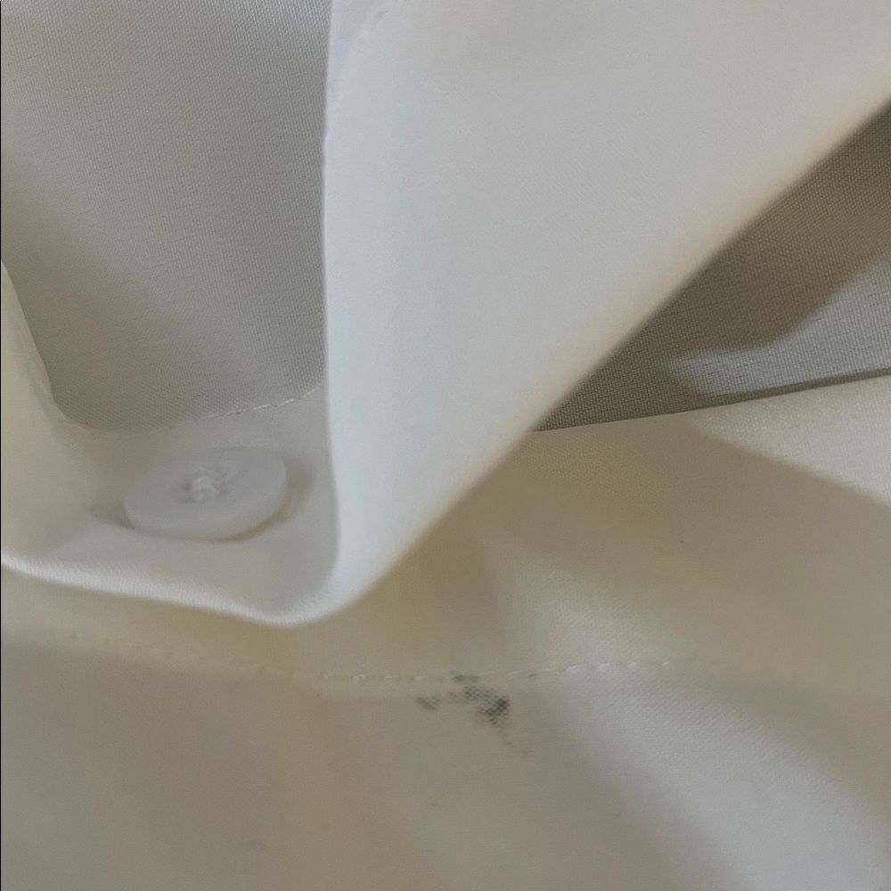 Elegant Ladies White Button-Up Blouse. 3X Unbranded - Picture 9 of 9